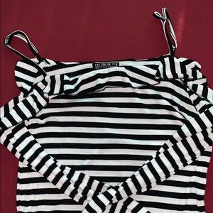 Off the shoulder long sleeve tripped crop top